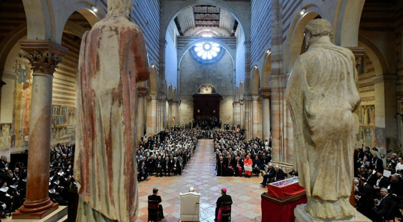 Ferenc pápa első beszéde Veronában: Mindenkinek el kell vinnünk Isten irgalmasságát