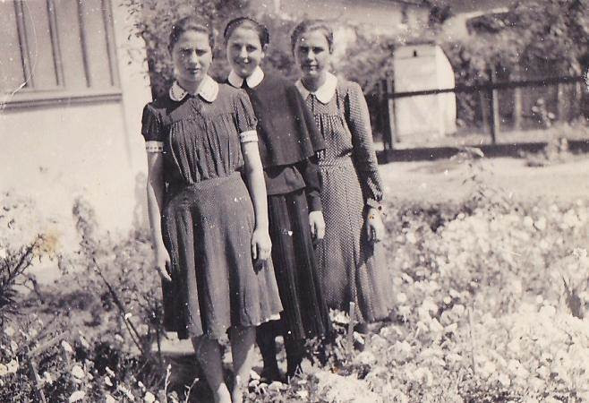 Jelöltként, szintén középen