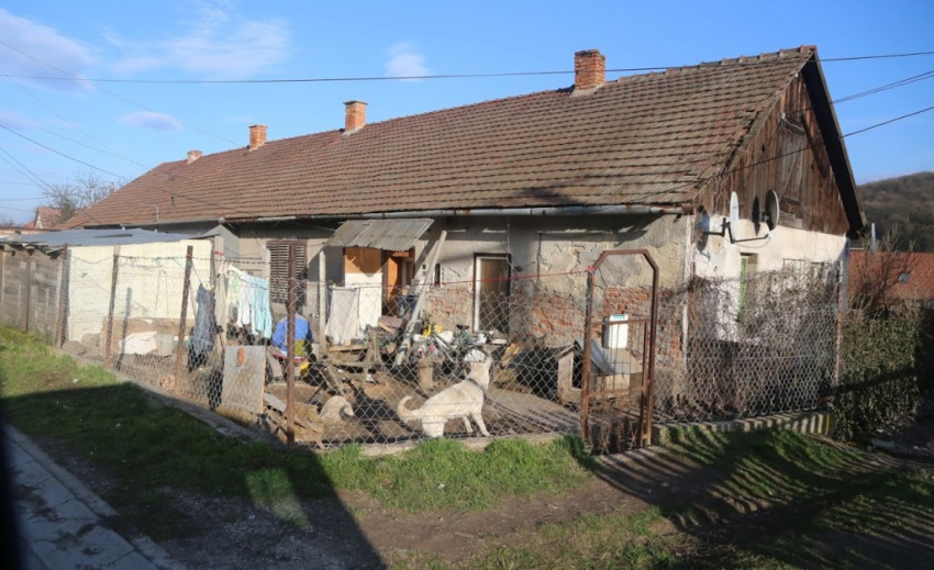 A szaléziak kazincbarcikai működése Herbolyán indult. Nehéz sorsú, extra rossz körülmények között élő gyerekekkel kezdtek foglalkozni.