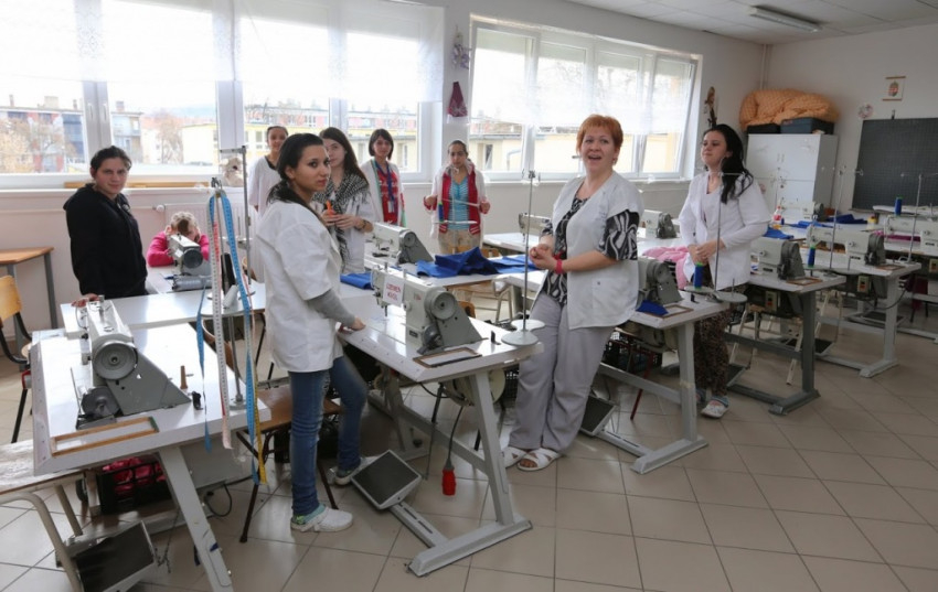 Népszerű a szabás-varrás szakma. A mostani rendszer nagyon rövid idő alatt vár eredményt a tanulótól. A lemorzsolódás mindig első évben történik, amit így a sikerélmény hiánya fokoz.