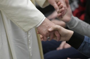 Ferenc pápa: a Miatyánkban nincs „én”, a keresztény ima mindig többes számot használ! 