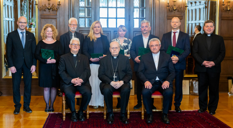 Egyházi kitüntetésben részesült a húszéves Magyar Katolikus Rádió több munkatársa