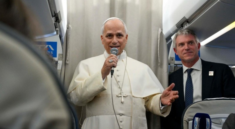 XIV. Leó pápa sajtótájékoztatója a hazaúton Bejrútból Rómába