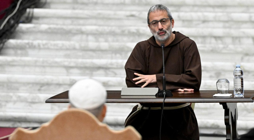 Isten leeresztett íja – A Pápai Ház szónokának első adventi prédikációja