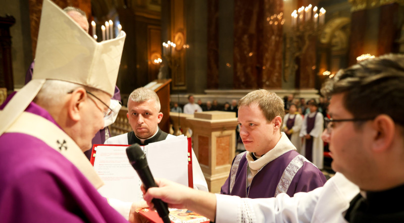 Erdő Péter bíboros diakónust szentelt a Szent István-bazilikában