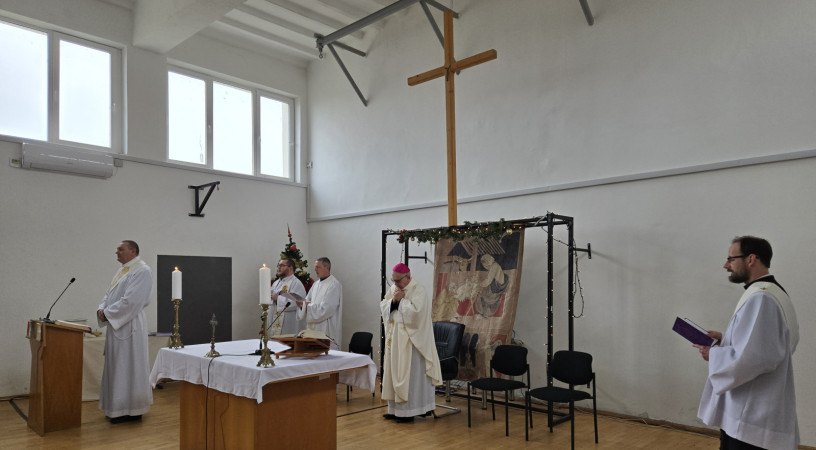 Mind fogvatartottak vagyunk – Szentmisét mutatott be Berta Tibor tábori püspök a tököli börtönben