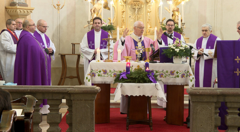 Isten nem idegen, egy lett közülünk – Megújult az egerbaktai templom