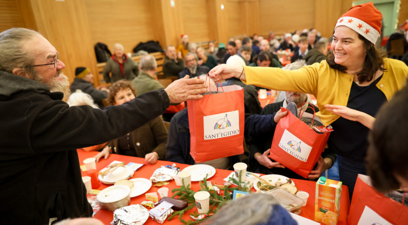 Egy asztalhoz ültetni minden népet – A magyarországi Sant’Egidio karácsonyi ebédet adott