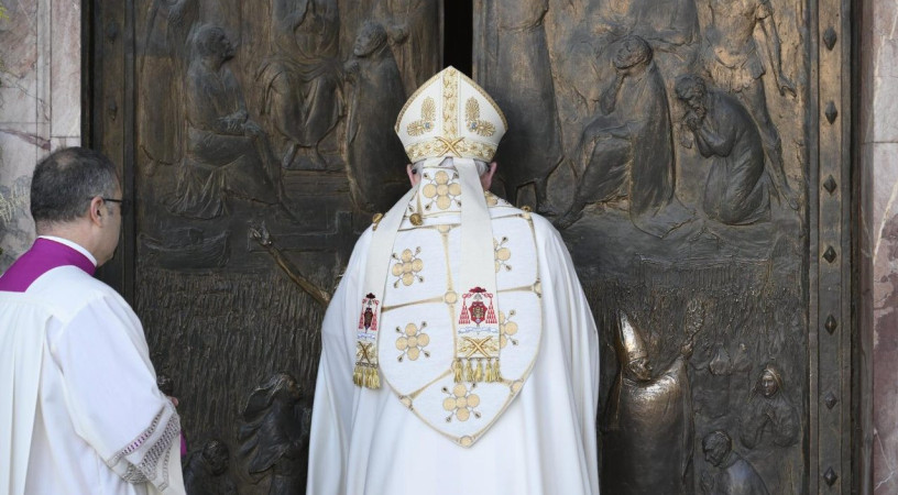 Várni a már megadott üdvösséget – Bezárult a Falakon kívüli Szent Pál-bazilika szent kapuja