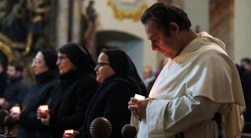 Krisztus fényt hoz – Gyertyaszentelő Boldogasszony ünnepe egyházmegyéinkben