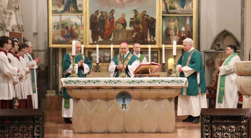 Marton Zsolt püspök a házasság hete záró szentmiséjén: A hűség melletti döntés szabaddá teszi a párt