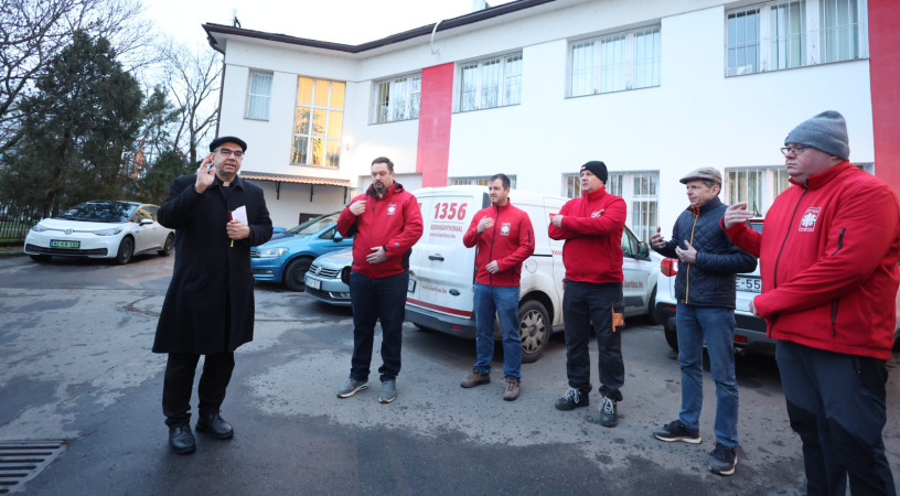 „Nem vagytok egyedül!” – Székely János útjára indította a Karitász segélyszállítmányát Kárpátaljára