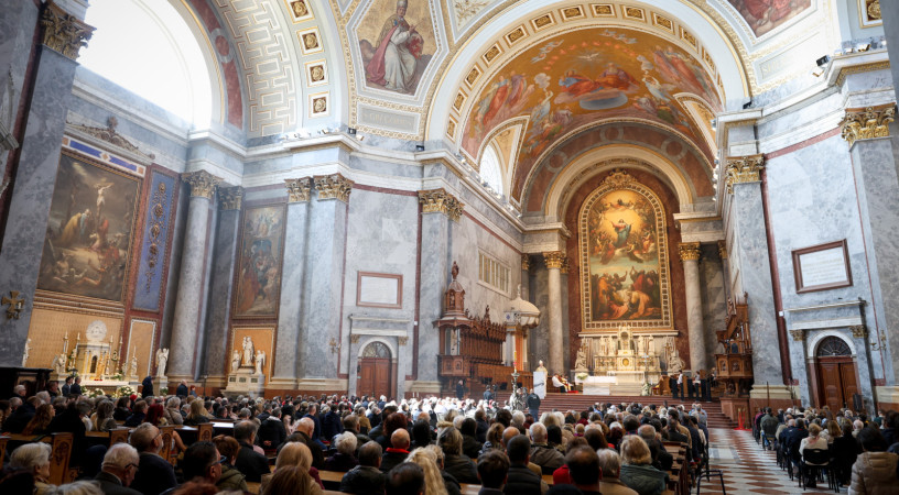 Fábry Kornél püspök húsvétvasárnap: Krisztus feltámadása mindent megváltoztat