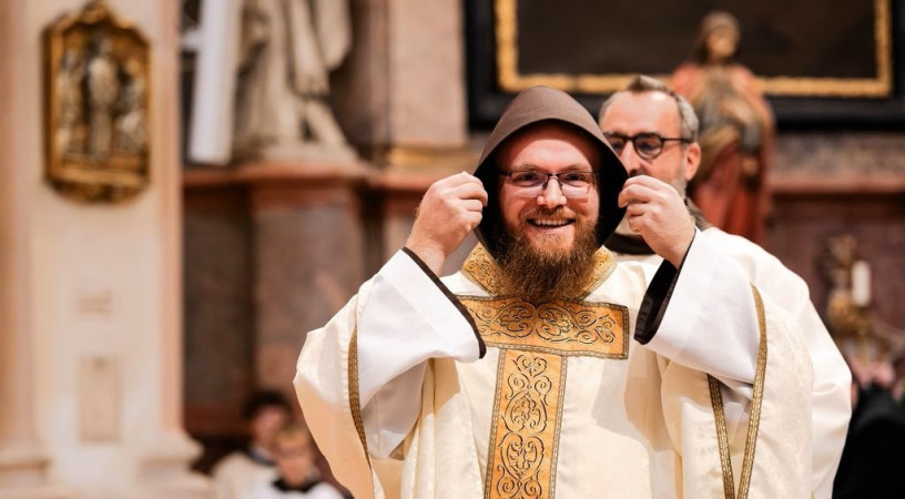 „Boldog vagy, Teofil testvér, ha átjár az Ige” – Papszentelés az országúti ferences templomban