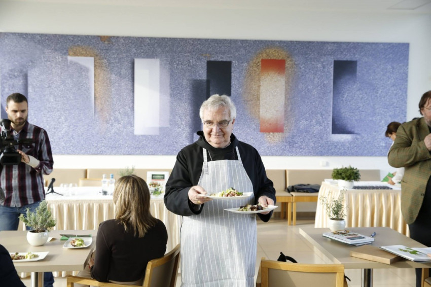 Különleges gasztronómiai kiadványt mutattak be a pannonhalmi bencések