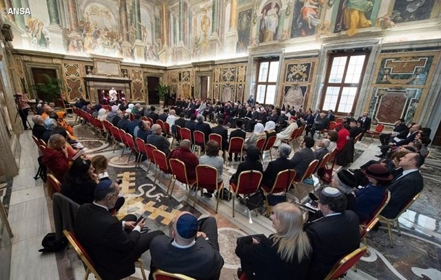 Különböző vallások képviselőit fogadta a pápa a Vatikánban
