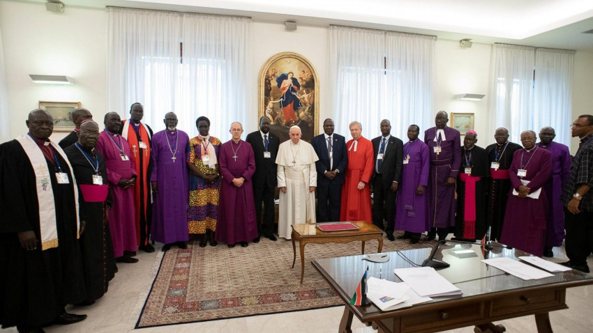 Ferenc pápa Dél-Szudán politikai és vallási vezetővel 2019. április 11-én