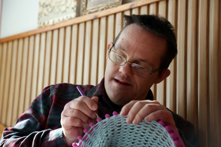 Petya munkájára összpontosít