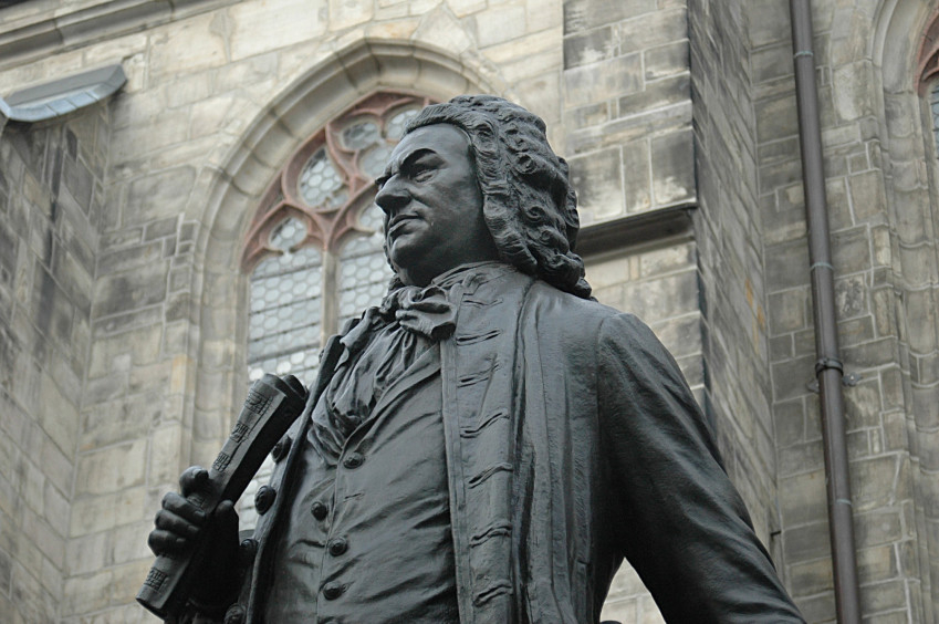 Bach szobra Lipcsében, a Tamás-templom előtt