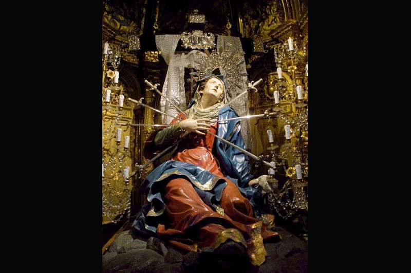 A Hétfájdalmú Szűz szobra a salamancai Szent Kereszt-templomban (Spanyolország)