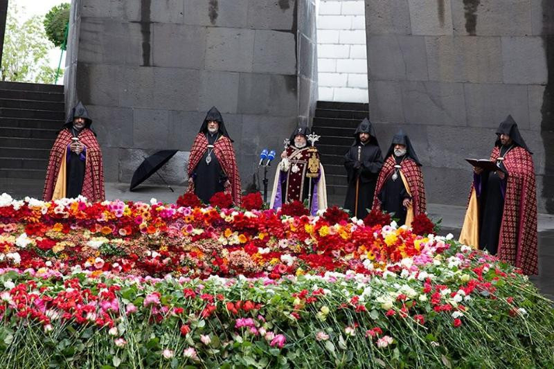 II. Garegin örmény katholikosz megemlékezése 2020. április 24-én Jerevánban a Cicernakaberd dombon található Örmény Genocídium emlékhelyen