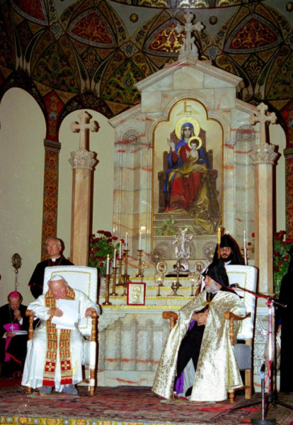 Szent II. János Pál pápa Örményországban 2001-ben