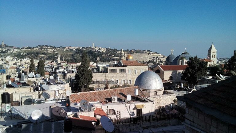 Kilátás Jeruzsálem Óvárosára a San Salvatore-kolostor tetőteraszáról