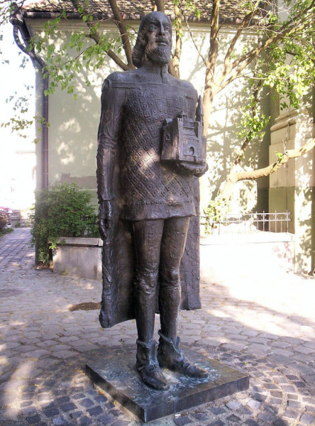 III. Béla szobra Baján