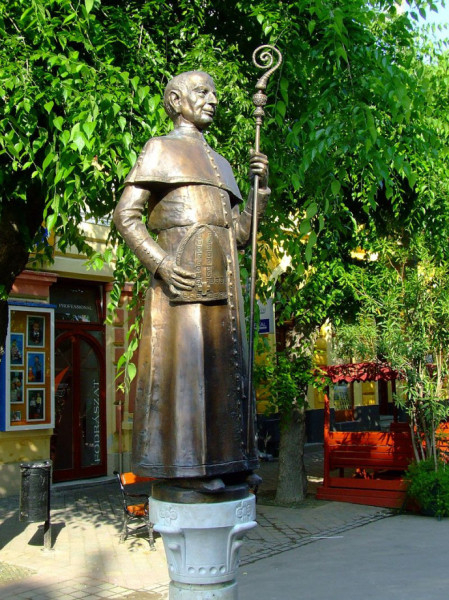 Grősz József kalocsai érsek szobra (2000)