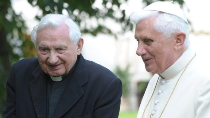 Georg Ratzinger és XVI. Benedek emeritus pápa