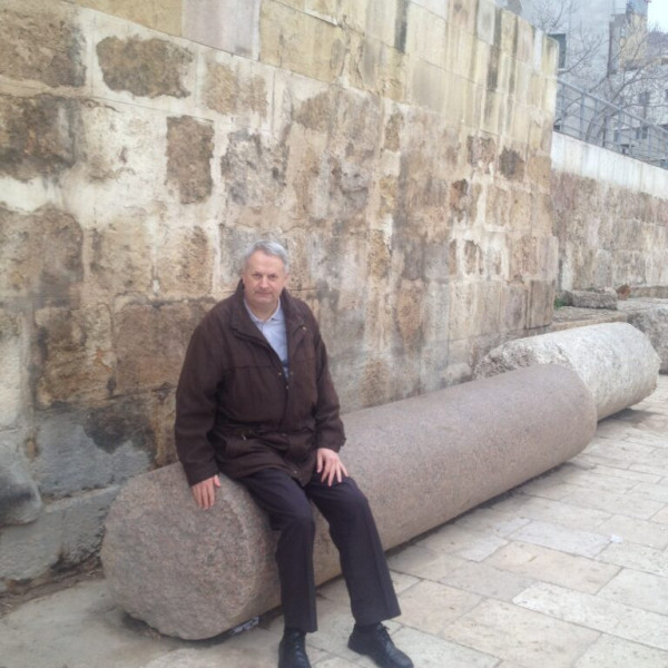 Amman római fórumán jólesik leülni egy szép oszlopra.