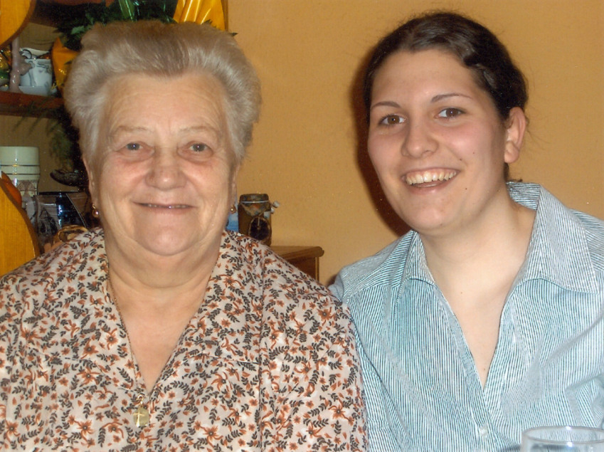 Nagymamájával