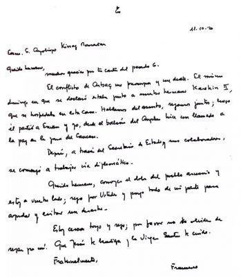 Ferenc pápa kézzel írott levele Kiszag Murádjánnak, Argentina és Chile örmény apostoli érsekének. 