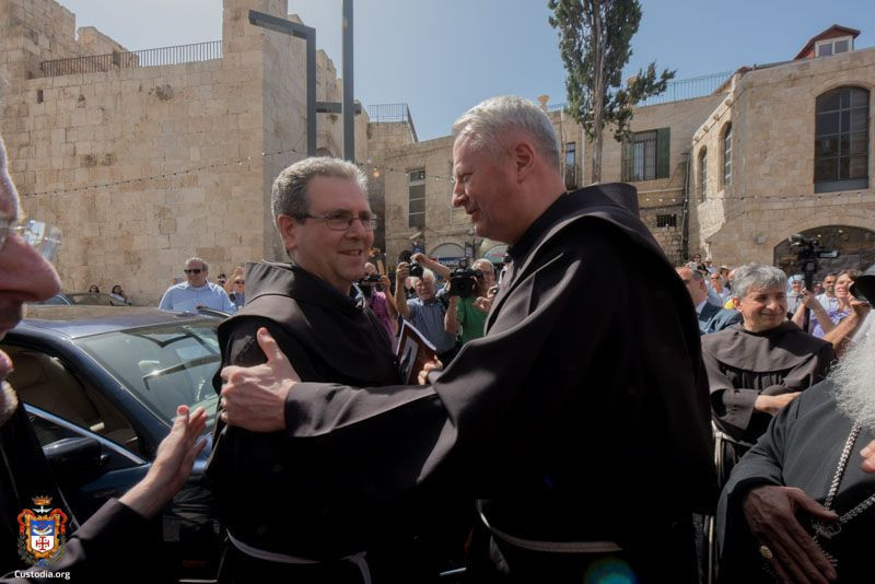 A Jaffai Kapunál fogadjuk az érkező új kusztost, kezdődik az ingresso.