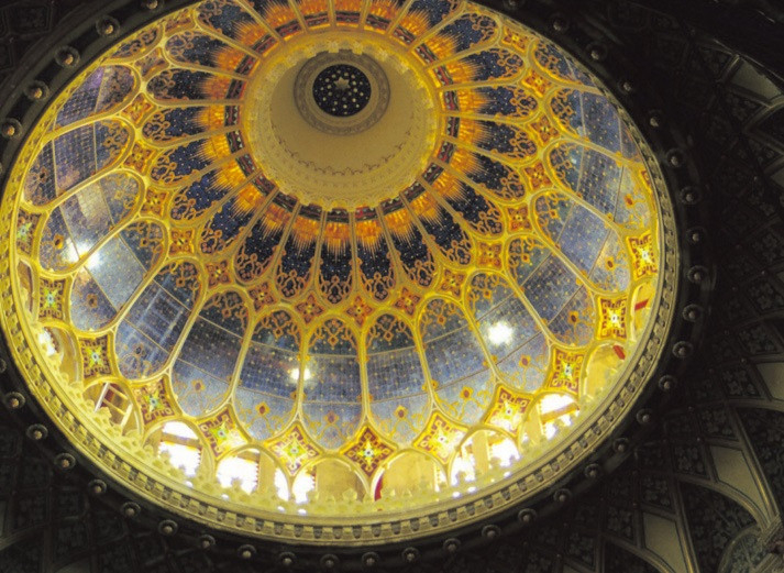 A szegedi zsinagóga felújított kupolája