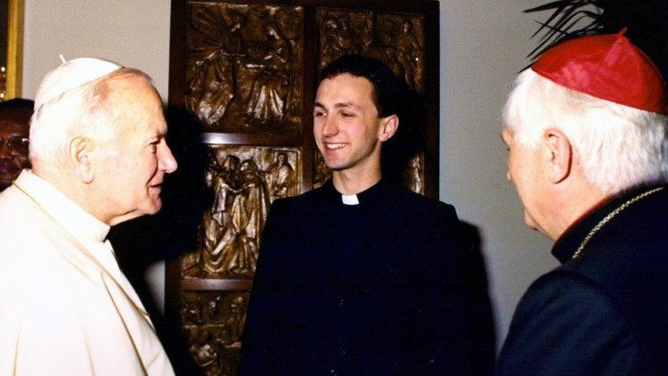A fiatal Janka Ferenc Szent II. János Pál pápával és Joseph Ratzingerrel