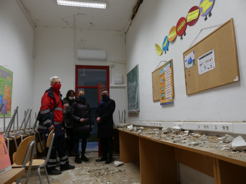 A Budaševo Topolovac Gušće Podrucna Skola megrongálódott épülete
