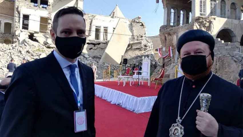 Azbej Tristan és a moszuli szír-katolikis érsek a pápai ima programon