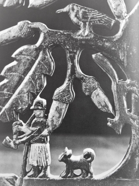 Dudás juhász a kutyájával, tölgyfa alatt (Padtámla részlete, Lőrincz Pál juhász munkája, Karancskeszi, Nógrád megye, 1902)