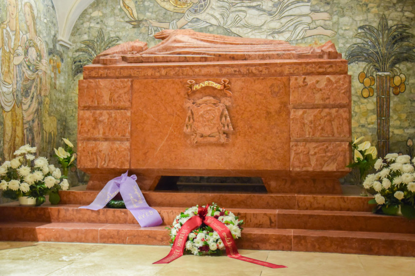 Boldog Apor Vilmos vértanú püspök sírja