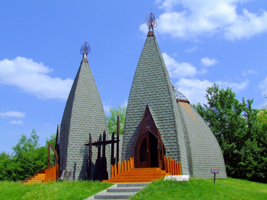 Az ökumenikus szellemben épült Erdők temploma.