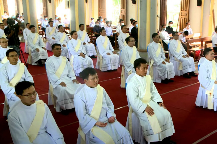 Idén júliusban Vinhben 34 kispapot szenteltek fel.