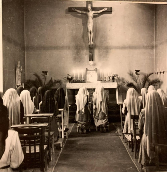 Utolsó szentségimádás a kápolnában (1949)