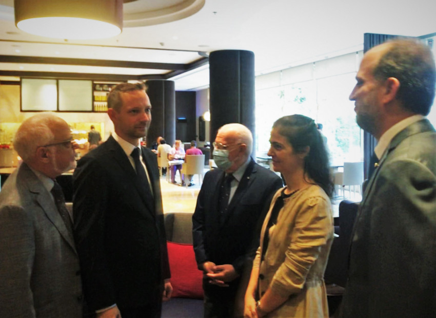 Azbej Tristan államtitkár és Marwan Sehnaoui, a Libanoni Máltai Lovagok Szövetségének elnöke és munkatársai