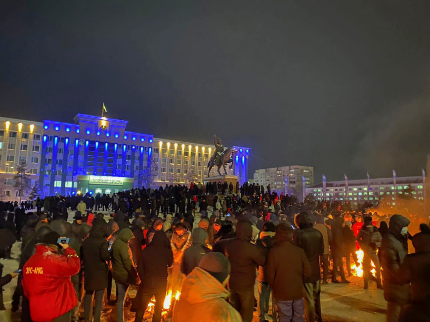 Tiltakozók 2022 elején Aktöbéban