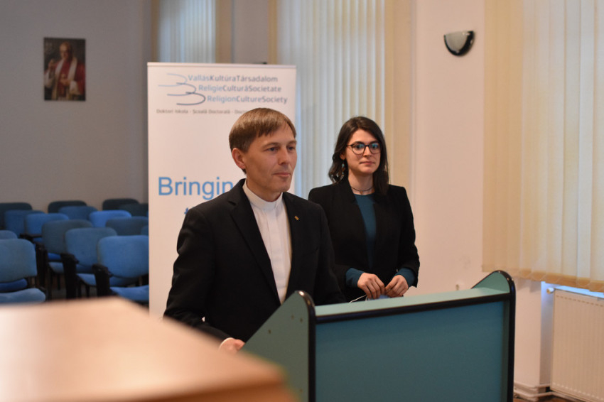 Jonica Xénia az önálló katolikus doktori iskola első doktori fokozatot szerzett diákja