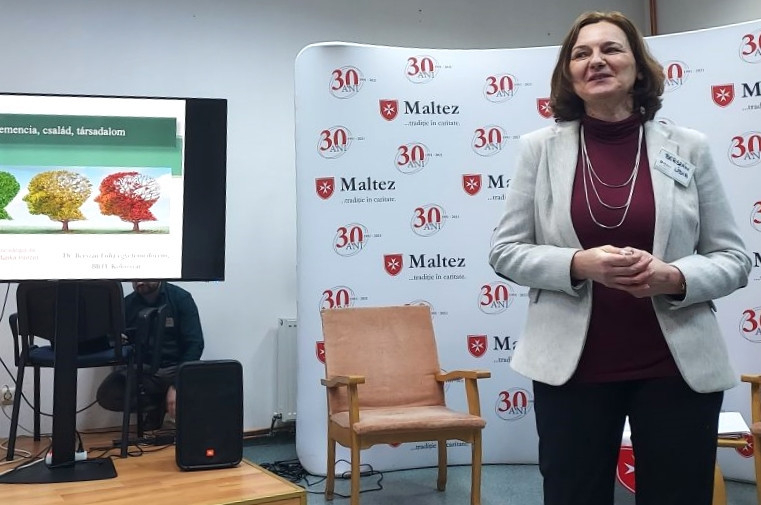 Dr. Berszán Lídia Demencia, család, társadalom címen tartott előadást.