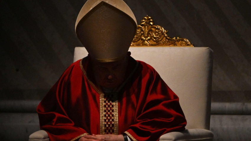 Ferenc pápa a nagypénteki Urunk szenvedésének ünneplése szertartáson 