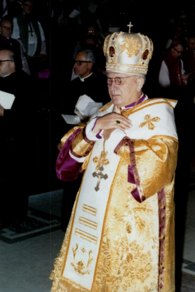 Dudás Miklós püspök 1965. november 19-én a vatikáni Szent Péter-bazilikában magyar nyelvű Szent Liturgiát vezet