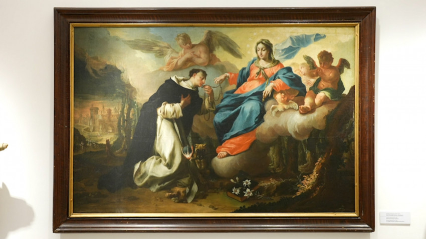 Szent Domonkos átveszi a rózsafüzért